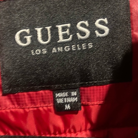MENS RED GUESS PUFFER JACKET - Picture 3 of 3